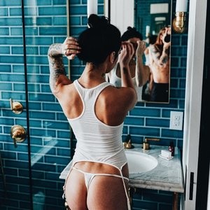 Alexandra Stark Nude Celeb Pic sexy 143 