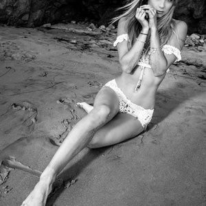 Amber Davis Free Nude Celeb sexy 141 