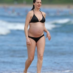 Anne Hathaway Bikini Pics - Celeb Nudes