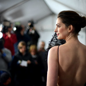 Anne Hathaway Chooses A Weird Dress Still Looks Hot - Celeb Nudes