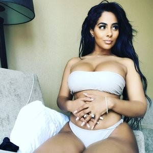 Ayisha Diaz Celebrity Nude Pic sexy 026 
