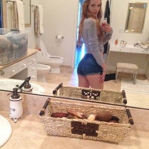 Bella Thorne Real Celebrity Nude sexy 004 