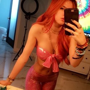 Bella Thorne Famous Nude sexy 017 