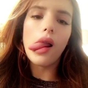 Bella Thorne Famous Nude sexy 009 