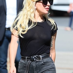 Braless Photos of Lady Gaga – Celeb Nudes