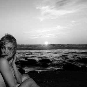 Brea Grant Topless Photo set - Celeb Nudes
