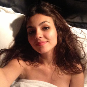 Victoria Justice Naked Celebrity sexy 007 