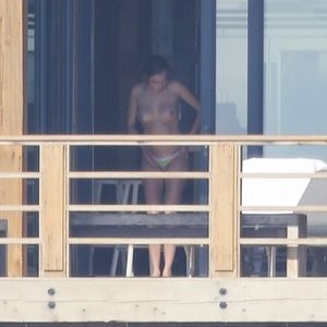Cara Delevingne naked Nude Celeb Pic