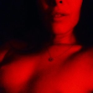 Carly Pope Free Nude Celeb sexy 002 