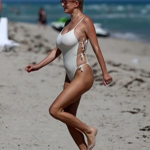Caroline Vreeland Nude Celeb sexy 058 