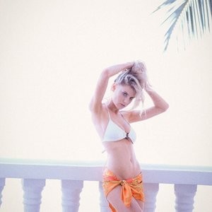 Charlotte McKinney Celebrity Nude Pic sexy 005 