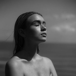Claudia Thompson Celeb Nude sexy 003 