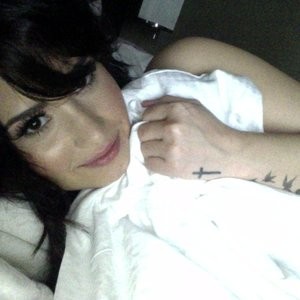 Demi Lovato Celebs Naked sexy 005 