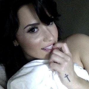 Demi Lovato Real Celebrity Nude sexy 004 