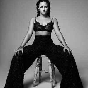 Demi Lovato Hot Naked Celeb sexy 005 