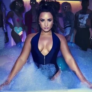 Demi Lovato Real Celebrity Nude sexy 010 