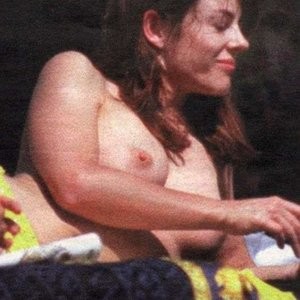 Elizabeth Hurley Celebrity Leaked Nude Photo sexy 008 