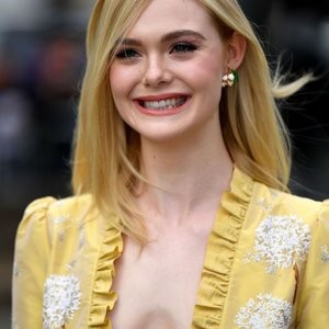 Elle Fanning Celebrity Nude Pic sexy 002 