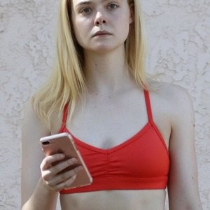 Elle Fanning Naked celebrity picture sexy 019 