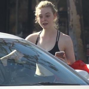 Elle Fanning Nude Celeb Pic sexy 005 