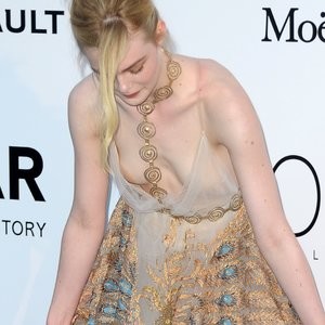 Elle Fanning Famous Nude sexy 001 