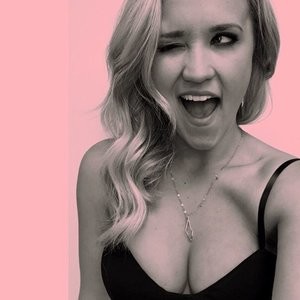 Emily Osment Cleavage Photo – Celeb Nudes