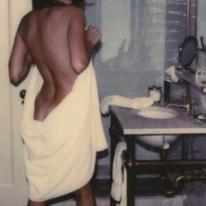 Emily Ratajkowski Naked Celebrity sexy 007 
