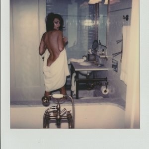 Emily Ratajkowski Nude Celeb Pic sexy 009 