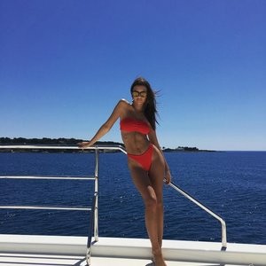 Emily Ratajkowski Celeb Nude sexy 002 