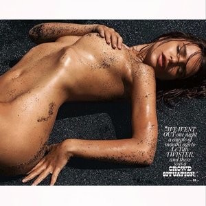 Emily Ratajkowski Celebrity Nude Pic sexy 057 