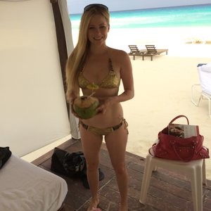 Avril Lavigne Celebrity Leaked Nude Photo sexy 012 