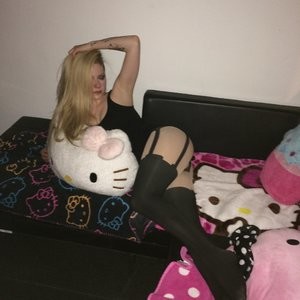 Avril Lavigne Hot Naked Celeb sexy 015 