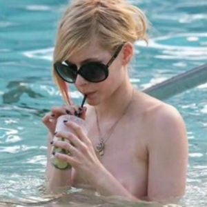 Avril Lavigne Celebs Naked sexy 039 