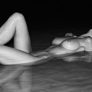 Genevieve Morton Naked Celebrity Pic sexy 003 