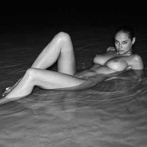 Genevieve Morton Newest Celebrity Nude sexy 008 