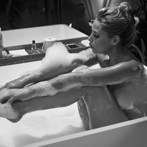 Genevieve Morton Celeb Nude sexy 007 