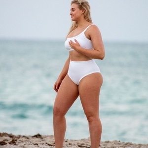 Iskra Lawrence Naked Celebrity Pic sexy 001 