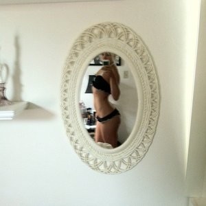 Jacqueline Dunford Topless Mirror Selfies And More Celeb Nudes