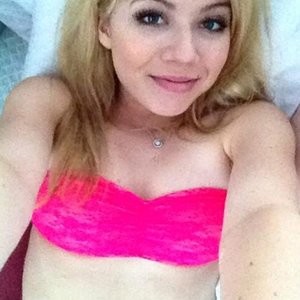 Jennette McCurdy Naked Celebrity Pic sexy 003 