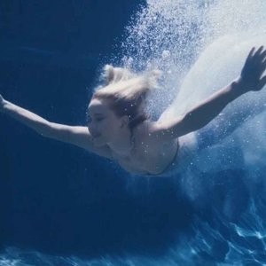 Jennifer Lawrence Famous Nude sexy 009 