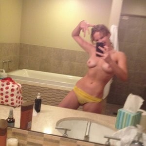 Jennifer Lawrence Nude Celeb Pic sexy 002 