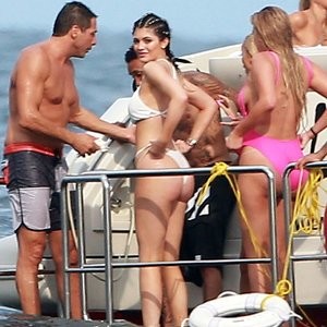 Kendall Jenner Free Nude Celeb sexy 002 