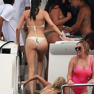Kendall Jenner and Kylie Jenner photos on yacht - Celeb Nudes