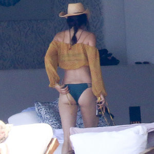 Kendall Jenner Hot Naked Celeb sexy 011 