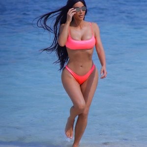 Kim Kardashian Nude Celebrity Picture sexy 008 