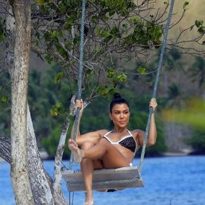 Kim Kardashian Naked Celebrity sexy 017 