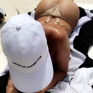 Kourtney Kardashian Has A Massive Ass (NEWSFLASH) - Celeb Nudes