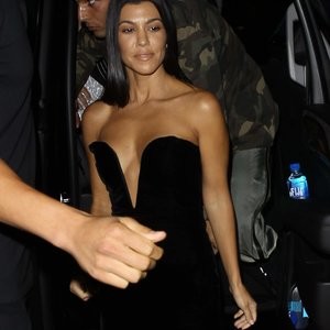 Kourtney Kardashian Celebrity Leaked Nude Photo sexy 036 