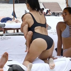 Kourtney Kardashian Real Celebrity Nude sexy 005 