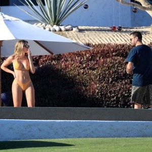 Kourtney Kardashian & Sofia Richie Bikini – Celeb Nudes